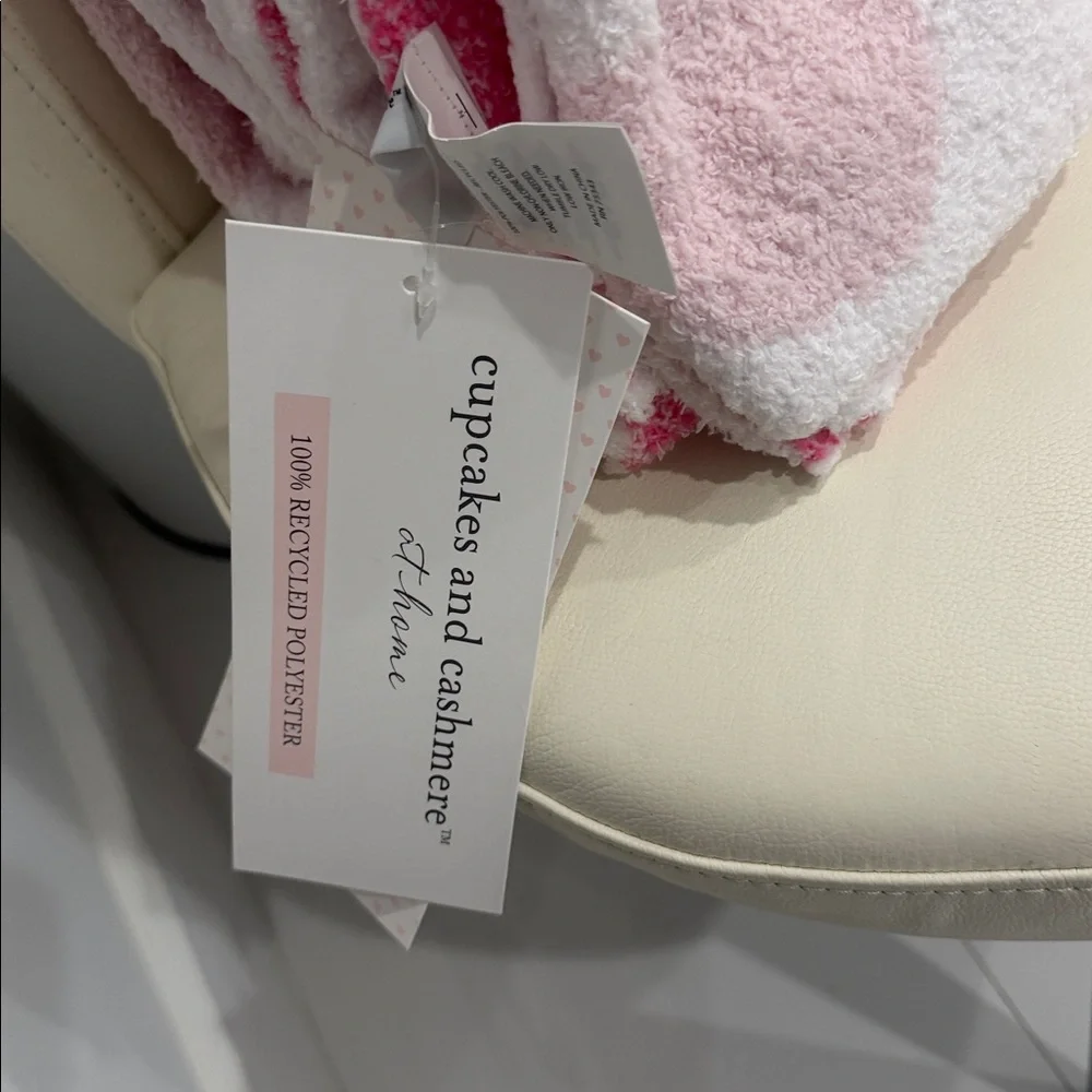 cupcakes & cashmere nwt cupcakes